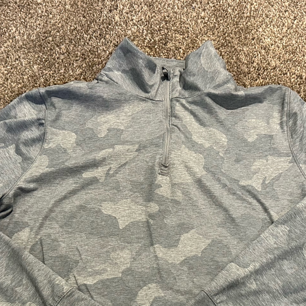 Yogalicious Lux Gray Camo Pullover Quarter zip size large but fits smaller. - Picture 4 of 15